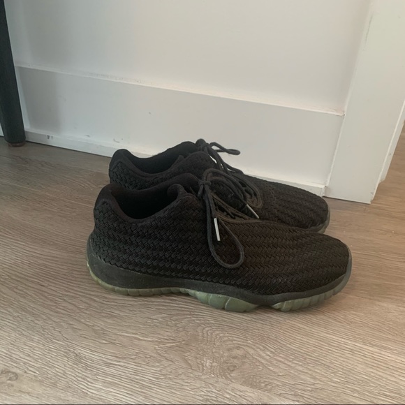 Jordan Sneakers Future - Picture 2 of 5